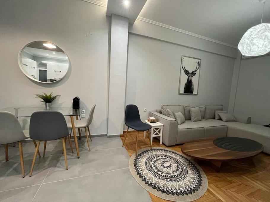Ferienwohnung Acropolis Casa 2Bdr/2Bthr W/Hot Tub-3Mins To Plaka Athen Exterior foto