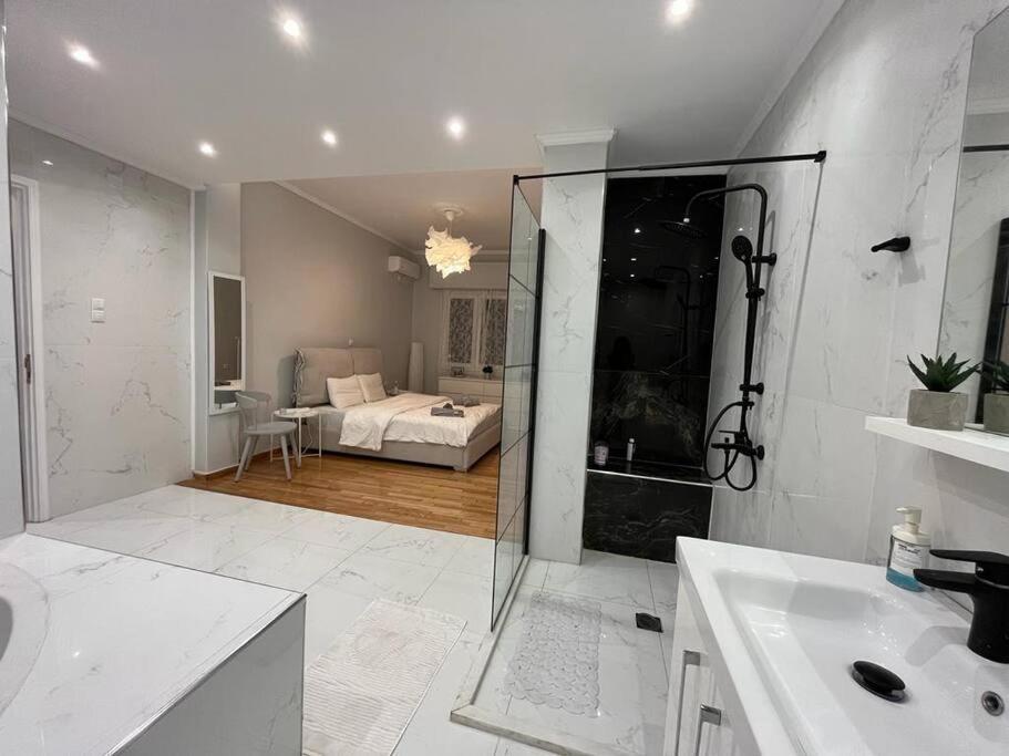 Ferienwohnung Acropolis Casa 2Bdr/2Bthr W/Hot Tub-3Mins To Plaka Athen Exterior foto