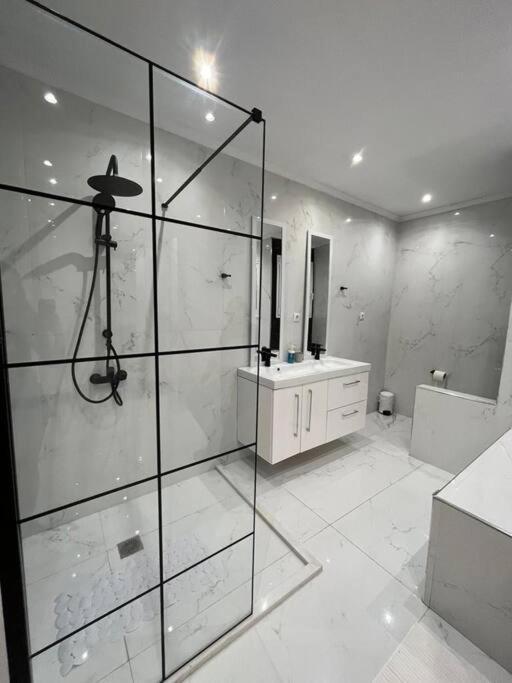 Ferienwohnung Acropolis Casa 2Bdr/2Bthr W/Hot Tub-3Mins To Plaka Athen Exterior foto