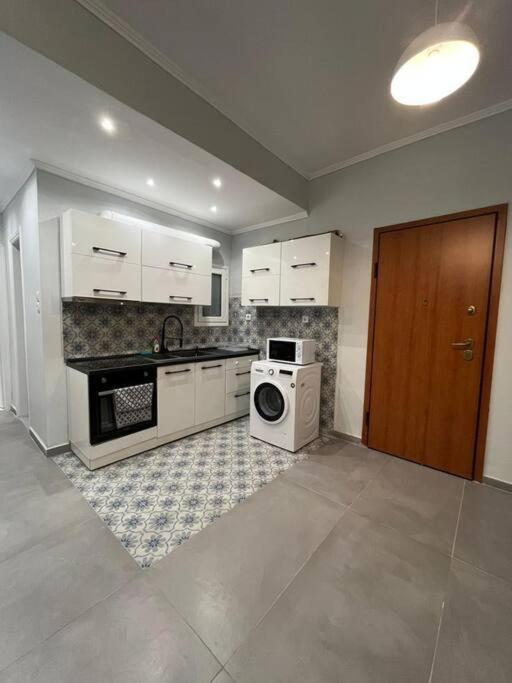 Ferienwohnung Acropolis Casa 2Bdr/2Bthr W/Hot Tub-3Mins To Plaka Athen Exterior foto